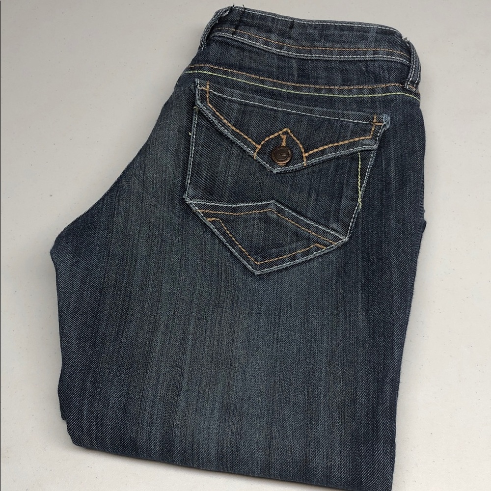 UB JEANS MID-RISE BOOTCUT JEANS 29x32 ⭐️